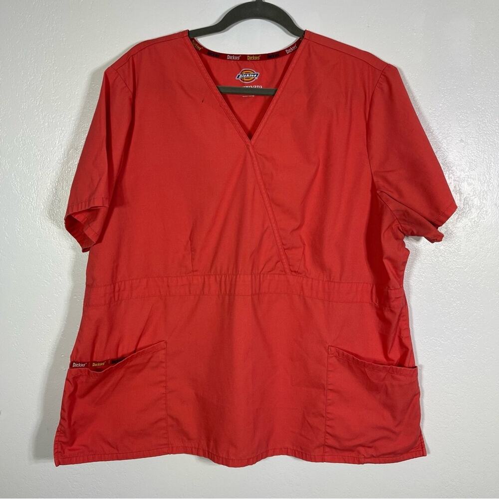 Dickies, Coral V-Neck Faux Wrap Scrub Top. Size 2XL. Excellent condition!